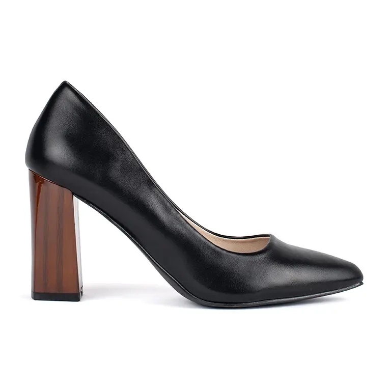 Elegant black pumps with a block heel