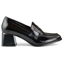 Patent leather black low shoes with comfortable heels elegant beige pumps Patent leather black low shoes with comfortable heels elegant beige pumps