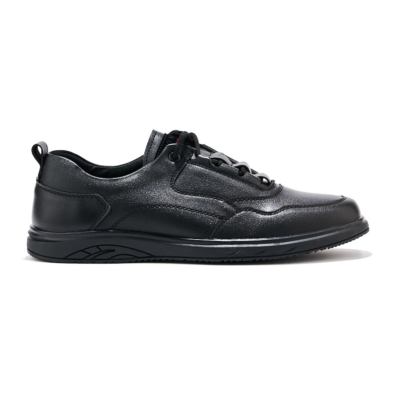Men's black sports shoes