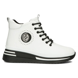 Leather ankle boots on platform Filippo DBT4215/24 Wh white