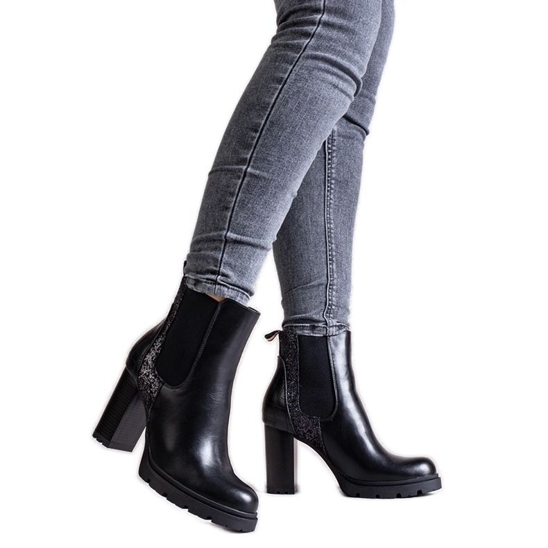 Black shiny ankle boots with a heel Lera