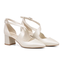 BUTDAM Low heel pumps with ecru straps Alba beige BUTDAM Low heel pumps with ecru straps Alba beige