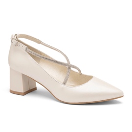 Low pump with decorative cross straps, ecru BUTDAM beige Low pump with decorative cross straps, ecru BUTDAM beige