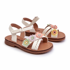 Girls' sandals fastened with Velcro with white flowers