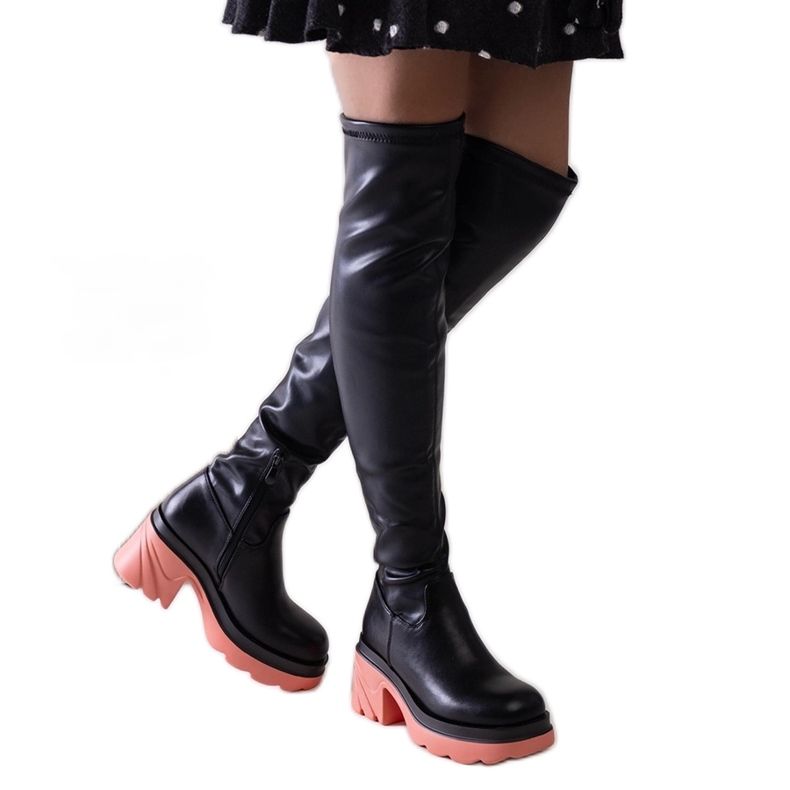 Black insulated boots with a massive Meragomi block