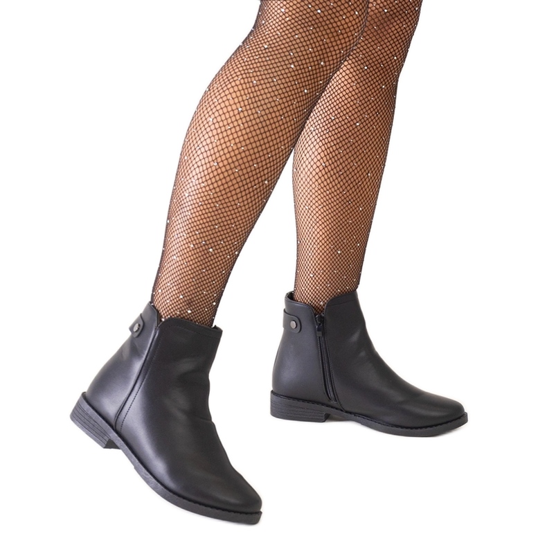 Black classic ankle boots made of Pereia eco-leather