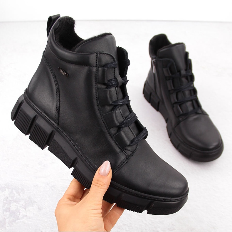 Comfortable, insulated women's leather boots, black Helios 523