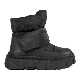 Seastar Black insulated women's snow boots with a thick sole