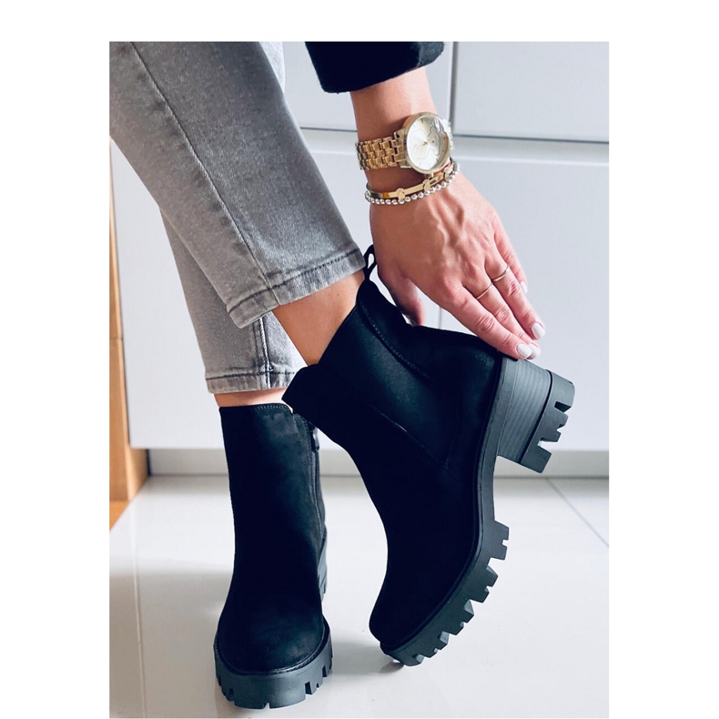 Black heeled Chelsea boots Black heeled Chelsea boots