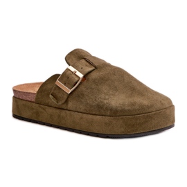 Women's slippers on the Green platform