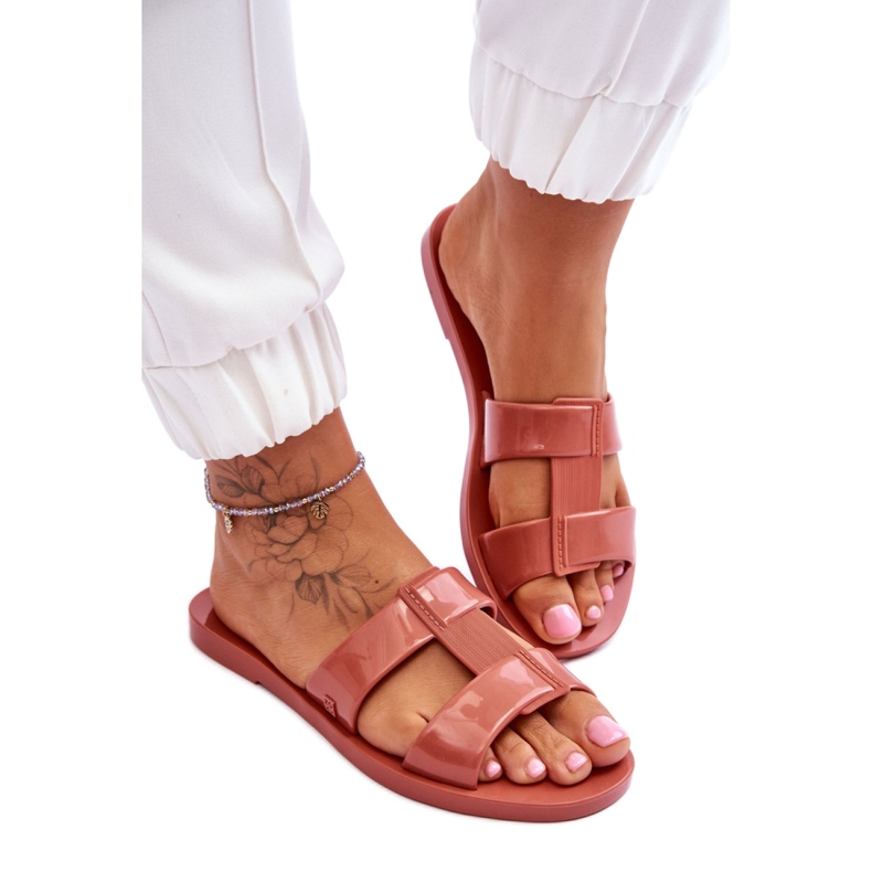 Model Zaxy Dirty Pink flip-flops