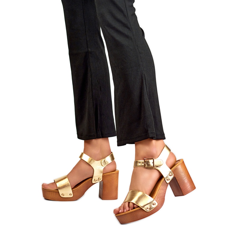 Model 3993GO Gold sandals golden