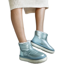 Light green warm snow boots on the Cores platform Light green warm snow boots on the Cores platform