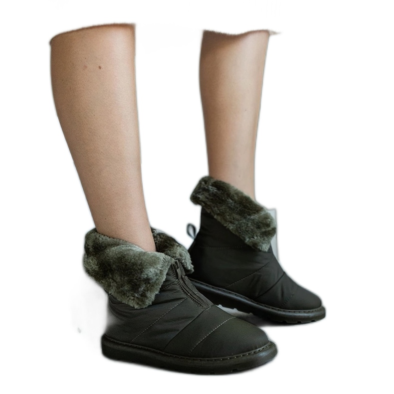 Green insulated snow boots with a collar from Edidda