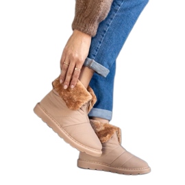 Beige insulated snow boots with a collar from Edidda Beige insulated snow boots with a collar from Edidda