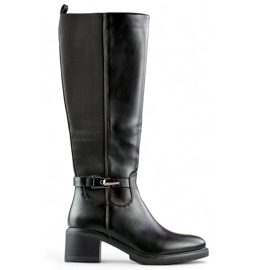 Black, low-heeled, insulated winter boots