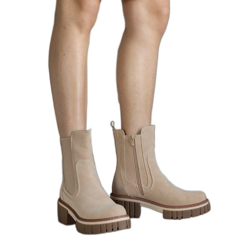 Light beige massive platform boots with abrasions from Sholla