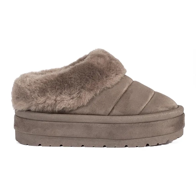 Beige low slip-on women's snow boots with fur Beige low slip-on women's snow boots with fur