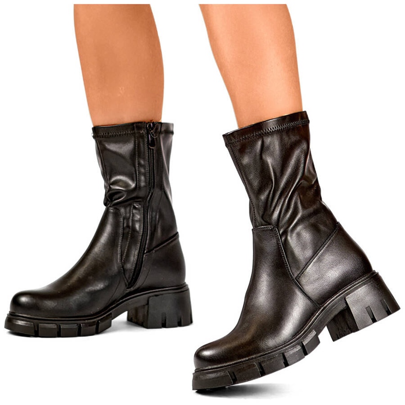 Women's worker boots with a flexible sole, black 24-11308B