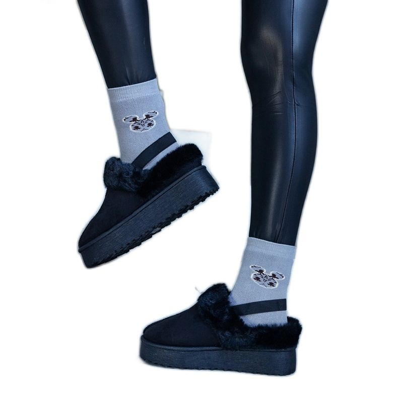 Black platform slippers decorated with fur and with an elastic band at the heel, Frank