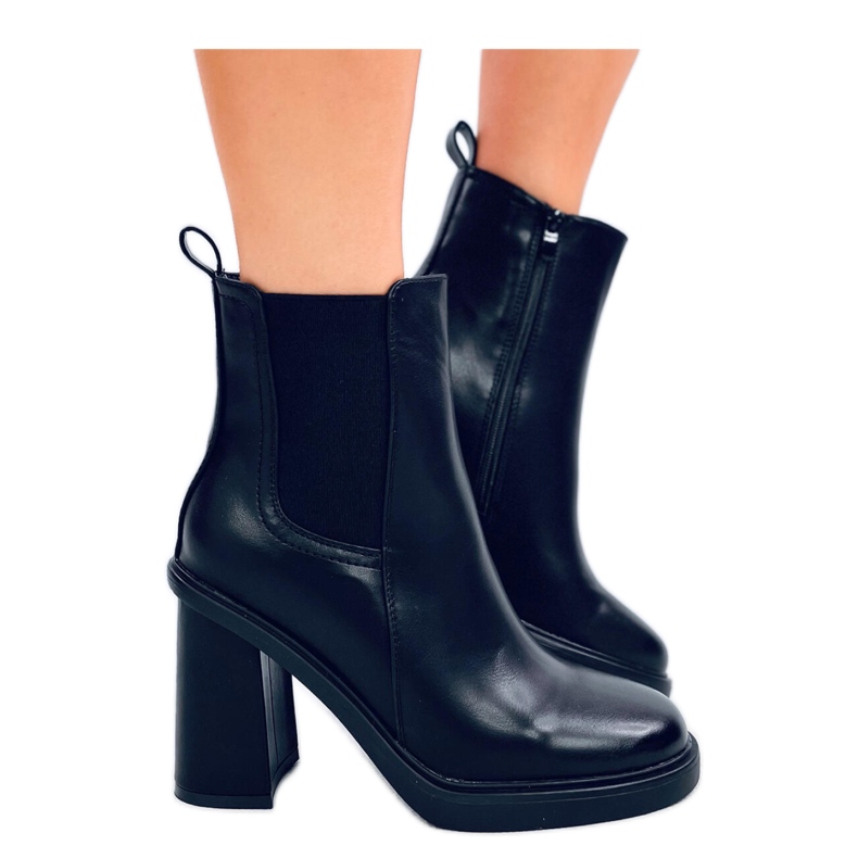 Jodhpur boots with high heels black