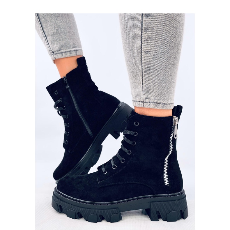 Healy Black lace-up ankle boots with a thick sole - Inello