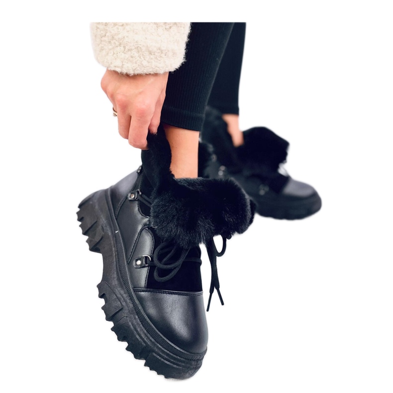 Black women's snow boots