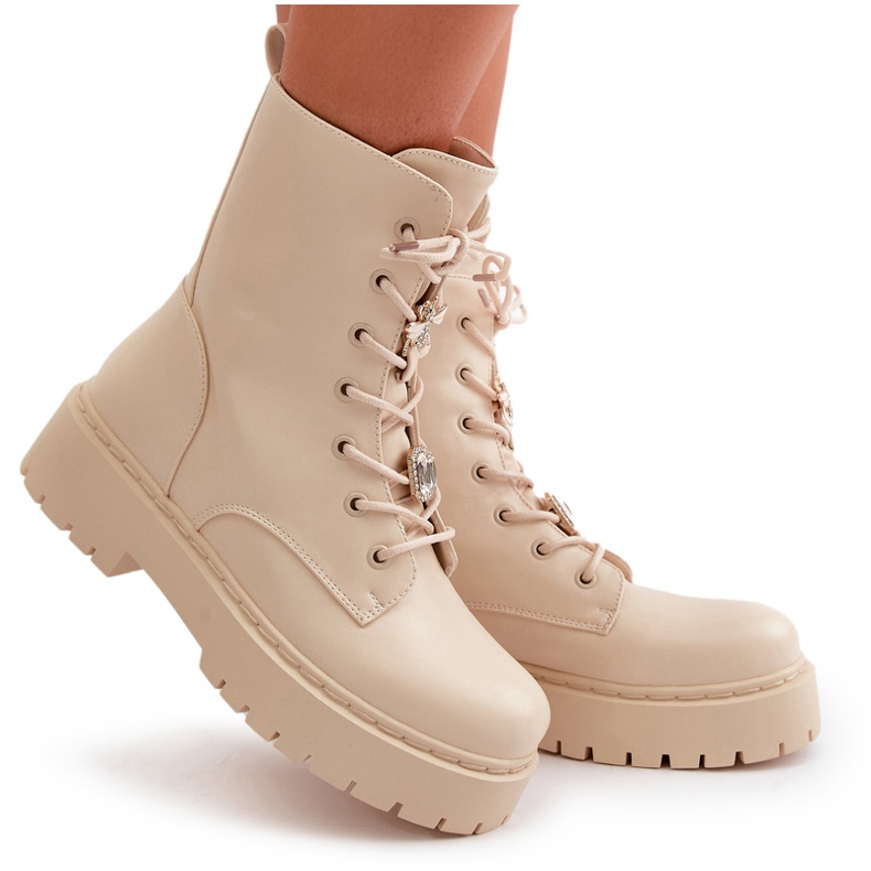 Insulated women's boots with beige pins Insulated women's boots with beige pins