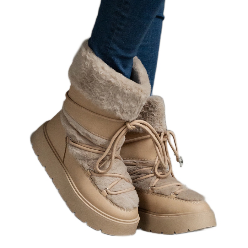 Beige insulated women's slip-on snow boots decorated with fur Beige insulated women's slip-on snow boots decorated with fur