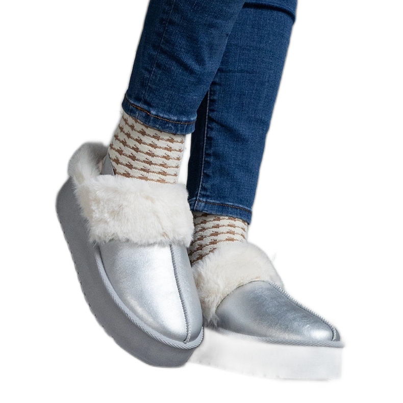 Silver platform slippers decorated with fur with an elastic band at the heel