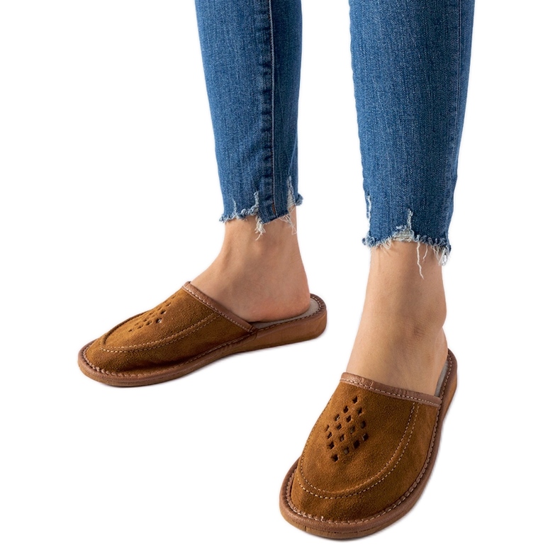 Brown women's highland slippers