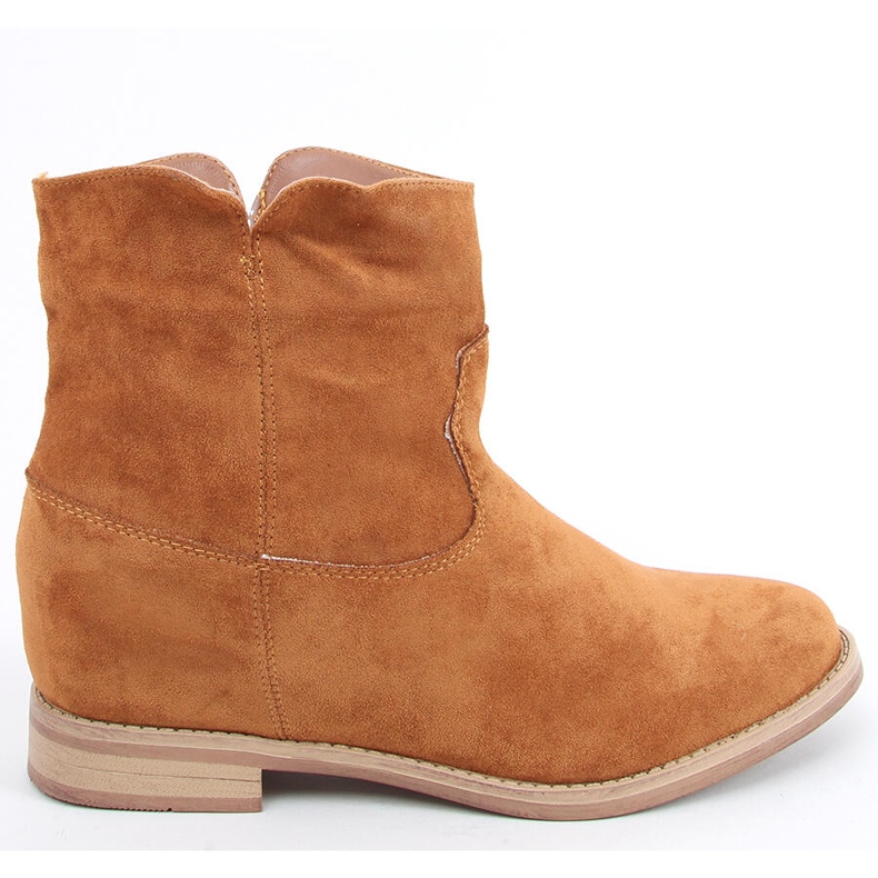 Insulated boots with a hidden camel wedge brown