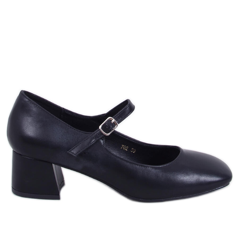 Black Mary Jane-style high-heeled pumps Black Mary Jane-style high-heeled pumps