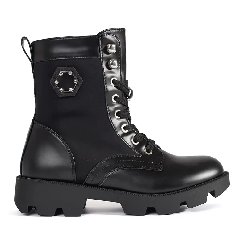 Black women's insulated workers' boots on the platform Black women's insulated workers' boots on the platform