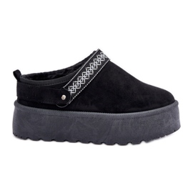 Black snow boots with decorative embroidery