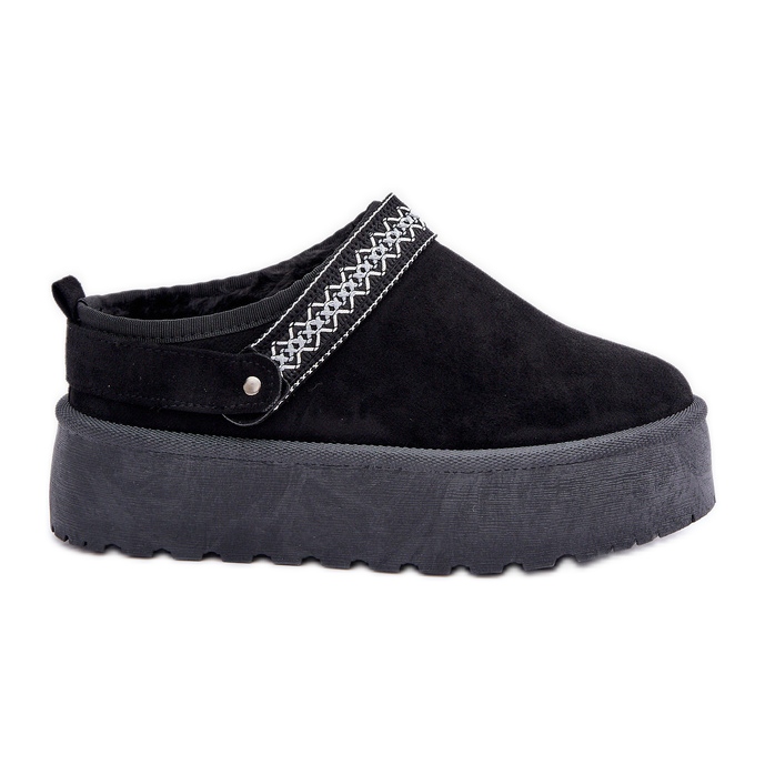 Black snow boots with decorative embroidery