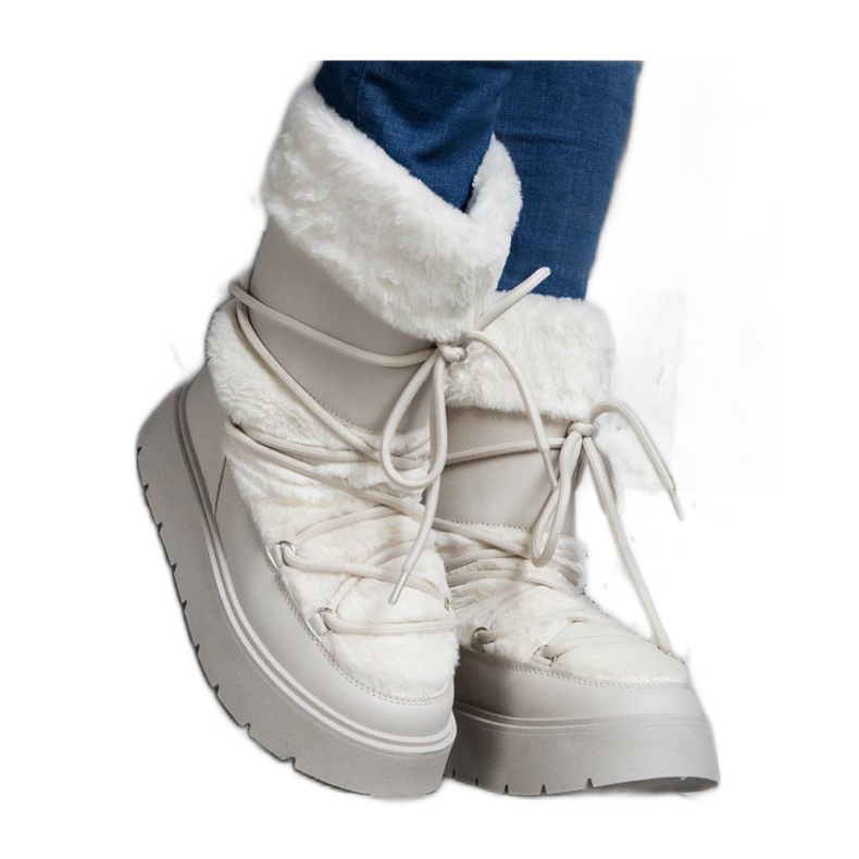 Light beige insulated lace-up snow boots decorated with fur by Istiss - Solea