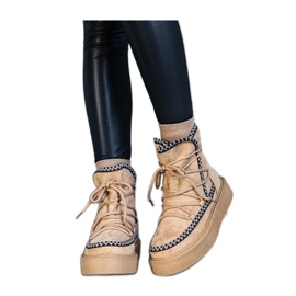 Beige lace-up snow boots on a platform decorated with Mckenzie - Solea embroidery