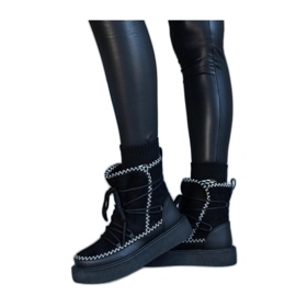 Black platform snow boots with laces decorated with Mckenzie - Solea embroidery
