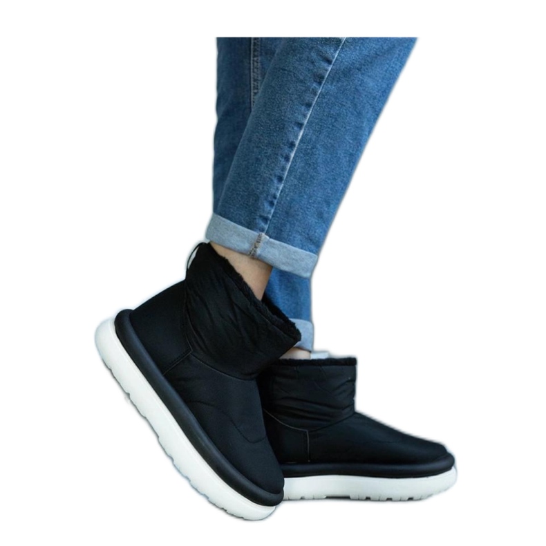 Black warm snow boots on the Cores - Solea platform