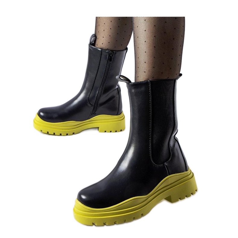 Black ankle boots with a colorful sole by Delebio - Solea