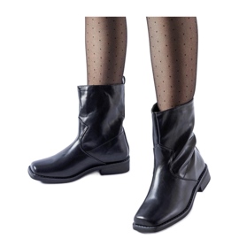 Black insulated rectangular toe boots Bel - Solea