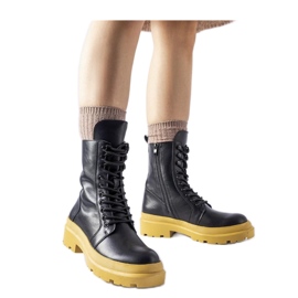 Black sneakers with a yellow sole Quennie - Solea