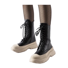 Black workers shoes with a thick beige sole Crosia - Solea