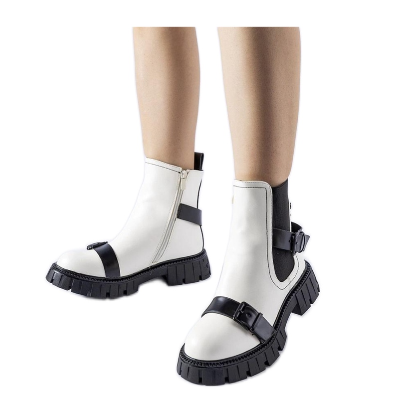 White ankle boots with a massive sole from Fontarine - Solea