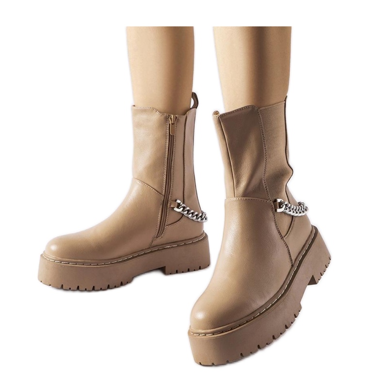 Beige ankle boots decorated with a chain from Guglielmo - Solea