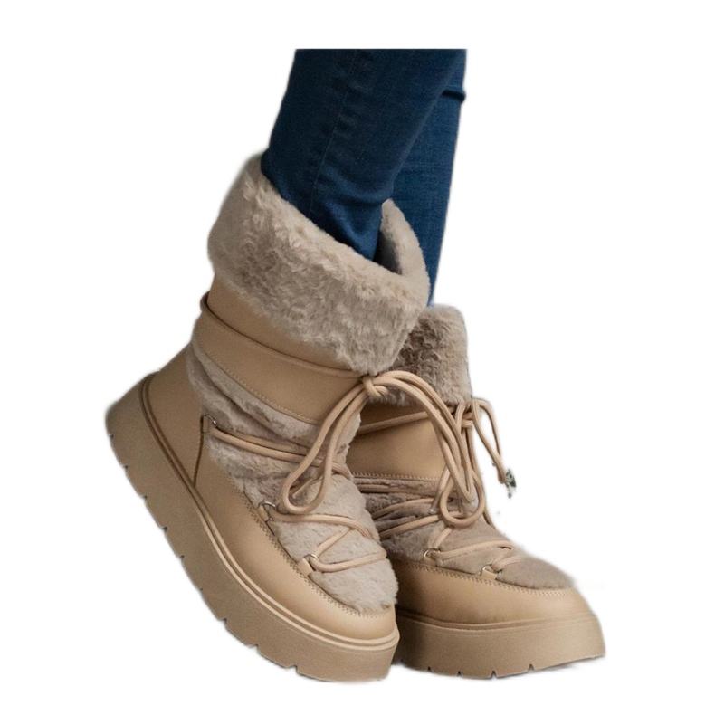 Beige insulated snow boots decorated with fur