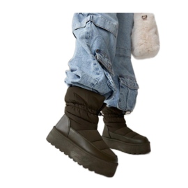 Green insulated platform snow boots