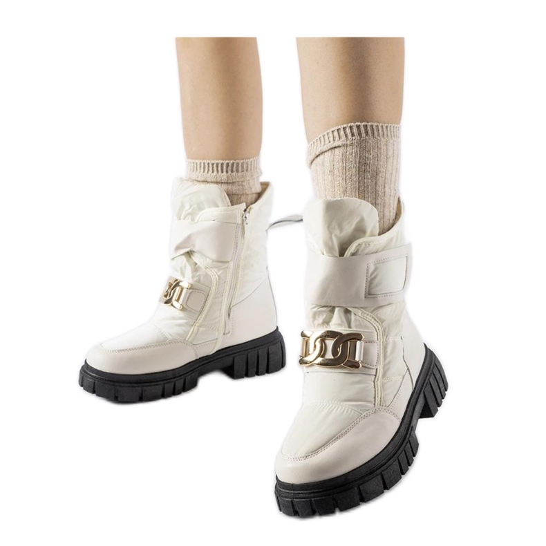 Beige snow boots with a decorative buckle