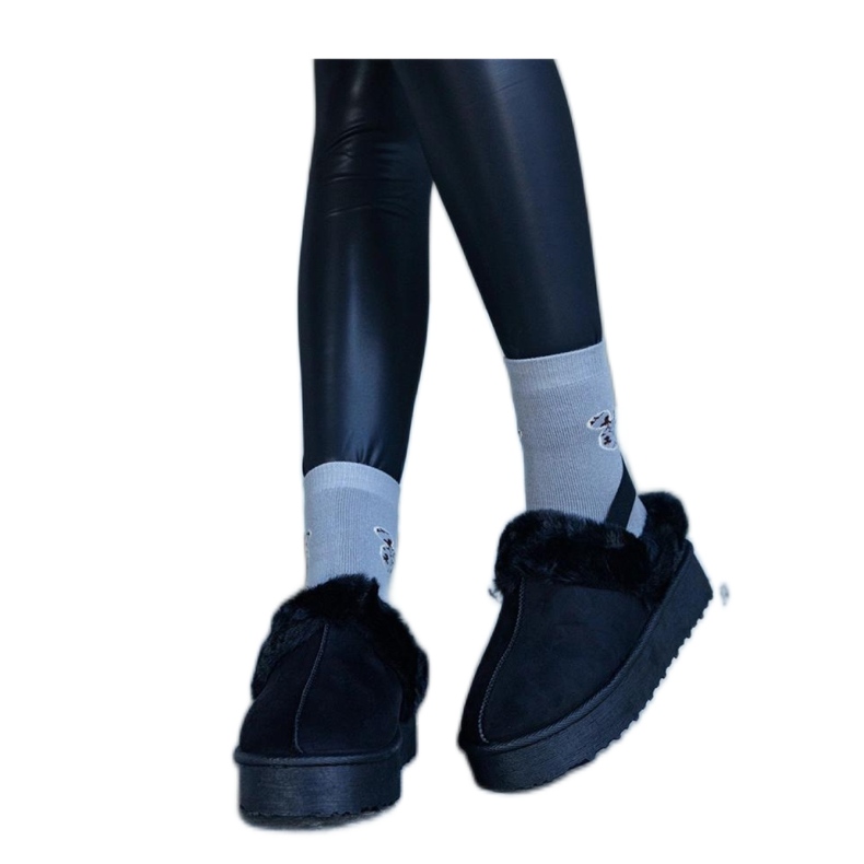 Black platform slippers decorated with fur and with an elastic band at the heel